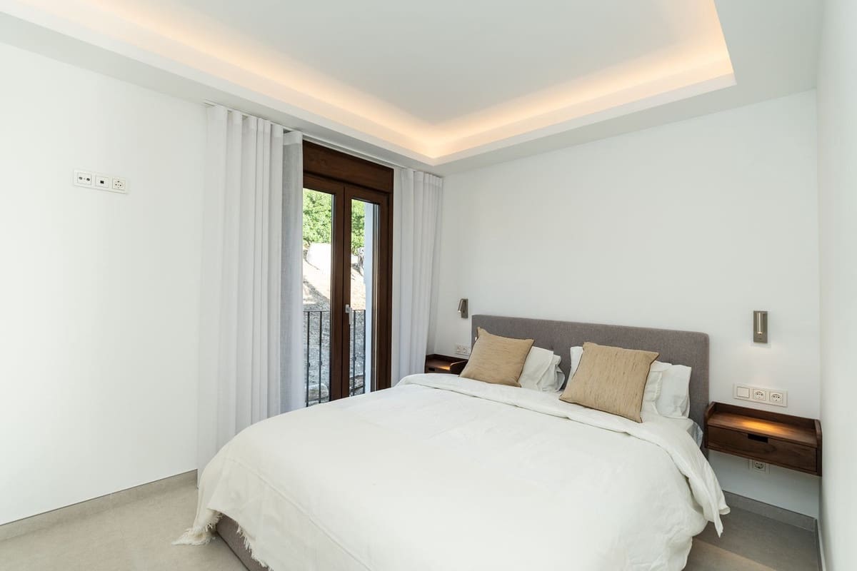 4 makuuhuone Omakotitalo myytävänä paikassa Estepona mukana uima-altaan - 1 295 000 € (Ref: 9275362)