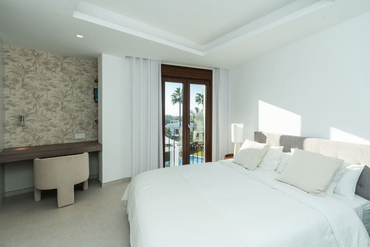 4 makuuhuone Omakotitalo myytävänä paikassa Estepona mukana uima-altaan - 1 295 000 € (Ref: 9275362)