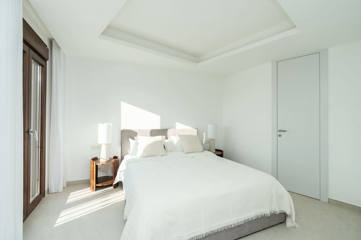 4 makuuhuone Omakotitalo myytävänä paikassa Estepona mukana uima-altaan - 1 295 000 € (Ref: 9275362)