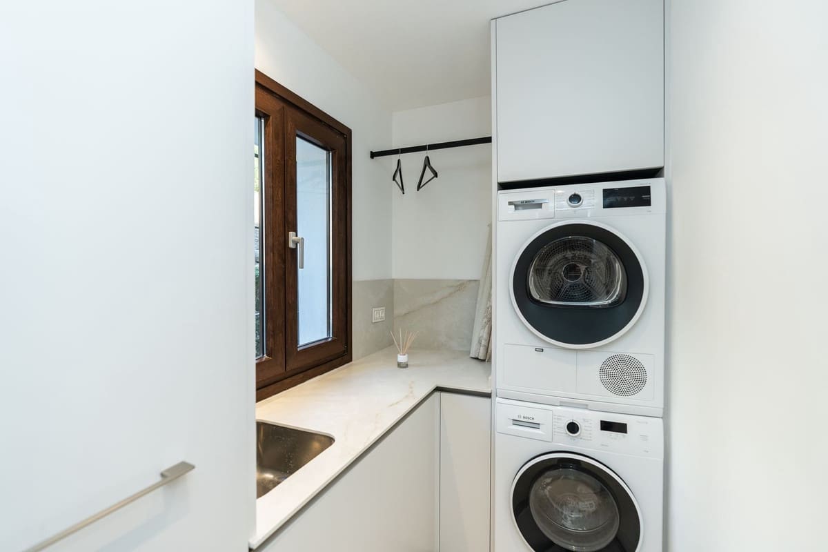 4 makuuhuone Omakotitalo myytävänä paikassa Estepona mukana uima-altaan - 1 295 000 € (Ref: 9275362)