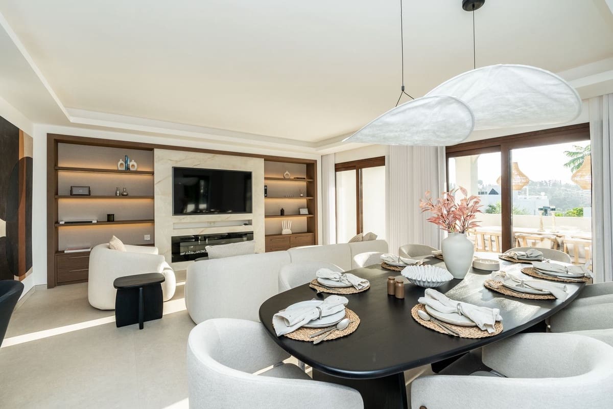 4 makuuhuone Omakotitalo myytävänä paikassa Estepona mukana uima-altaan - 1 295 000 € (Ref: 9275362)