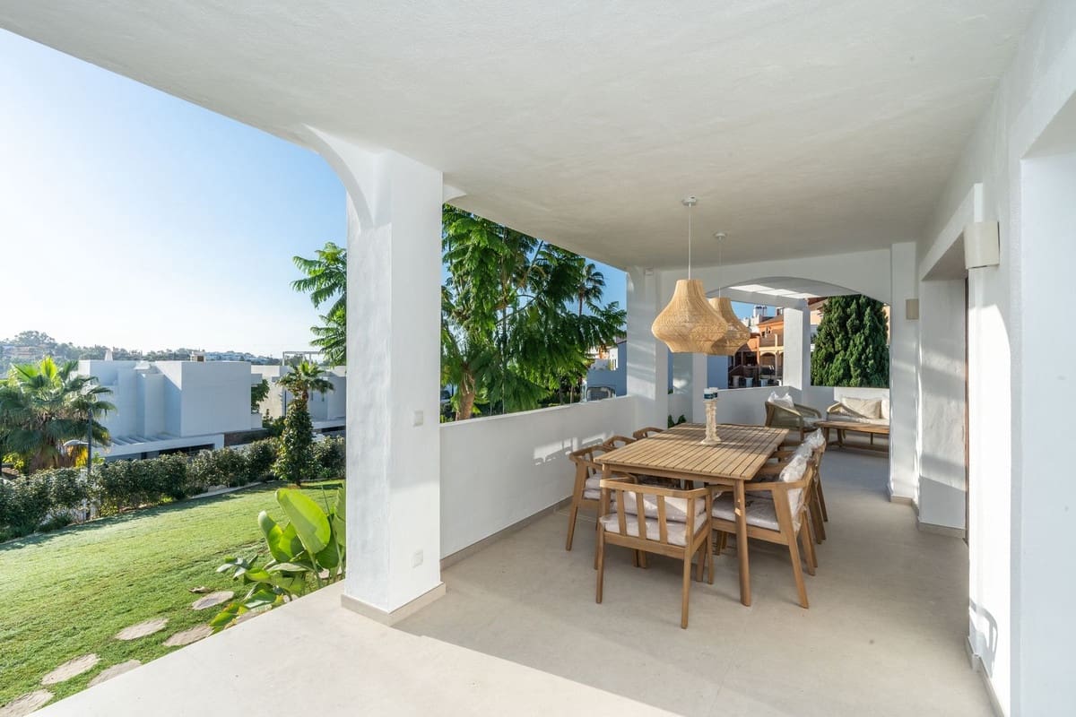 4 makuuhuone Omakotitalo myytävänä paikassa Estepona mukana uima-altaan - 1 295 000 € (Ref: 9275362)