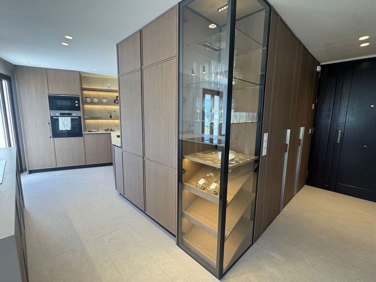 4 makuuhuone Omakotitalo myytävänä paikassa Estepona mukana uima-altaan - 1 295 000 € (Ref: 9275362)