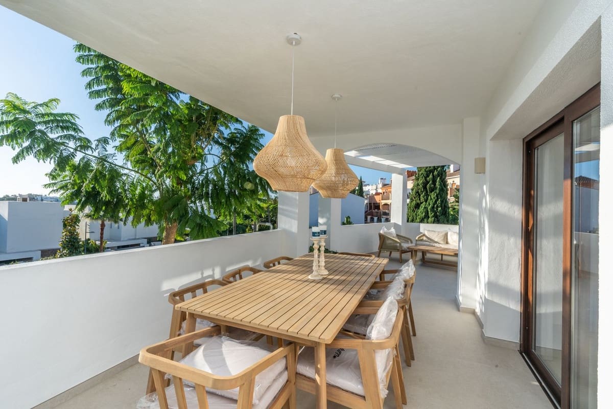 4 makuuhuone Omakotitalo myytävänä paikassa Estepona mukana uima-altaan - 1 295 000 € (Ref: 9275362)