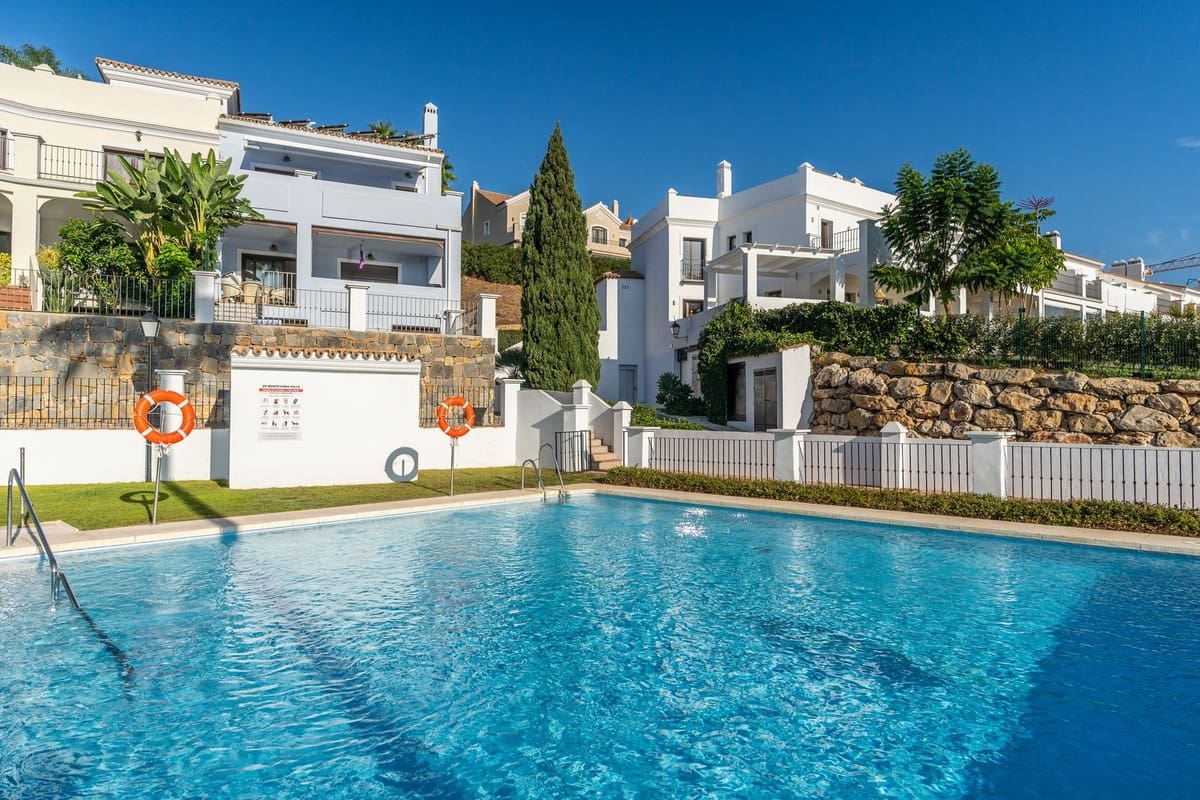 4 makuuhuone Omakotitalo myytävänä paikassa Estepona mukana uima-altaan - 1 295 000 € (Ref: 9275362)