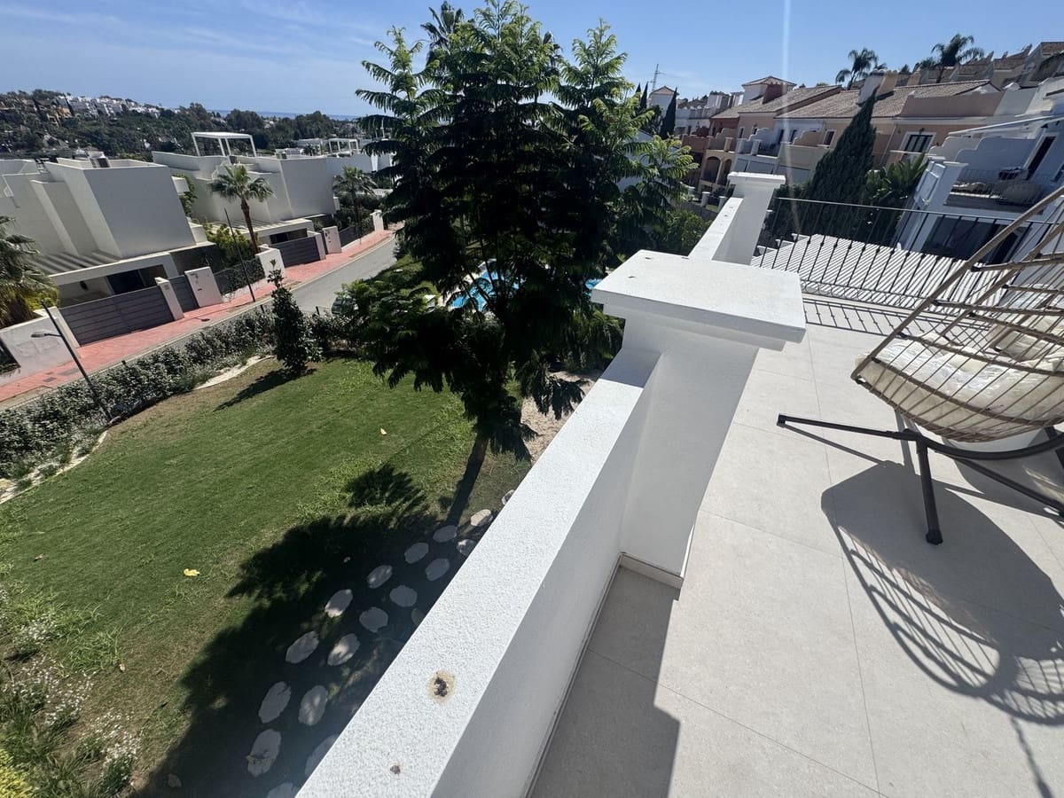 4 makuuhuone Omakotitalo myytävänä paikassa Estepona mukana uima-altaan - 1 295 000 € (Ref: 9275362)