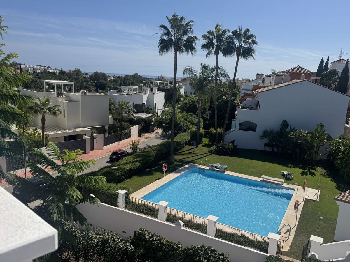 4 makuuhuone Omakotitalo myytävänä paikassa Estepona mukana uima-altaan - 1 295 000 € (Ref: 9275362)