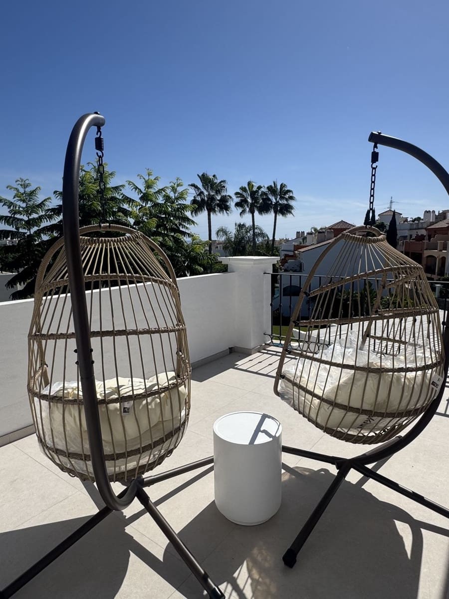 4 makuuhuone Omakotitalo myytävänä paikassa Estepona mukana uima-altaan - 1 295 000 € (Ref: 9275362)