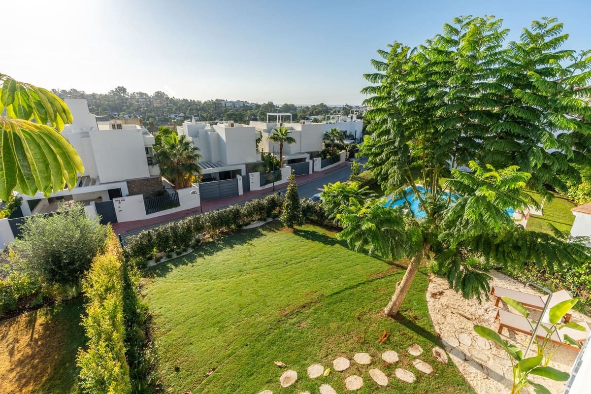 4 makuuhuone Omakotitalo myytävänä paikassa Estepona mukana uima-altaan - 1 295 000 € (Ref: 9275362)