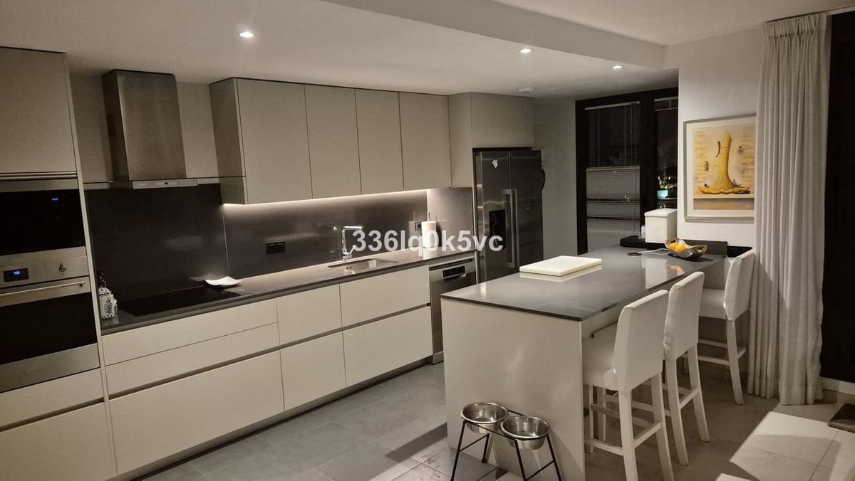 3 chambre Penthouse à vendre à Estepona avec piscine - 1 890 000 € (Ref: 9279666)