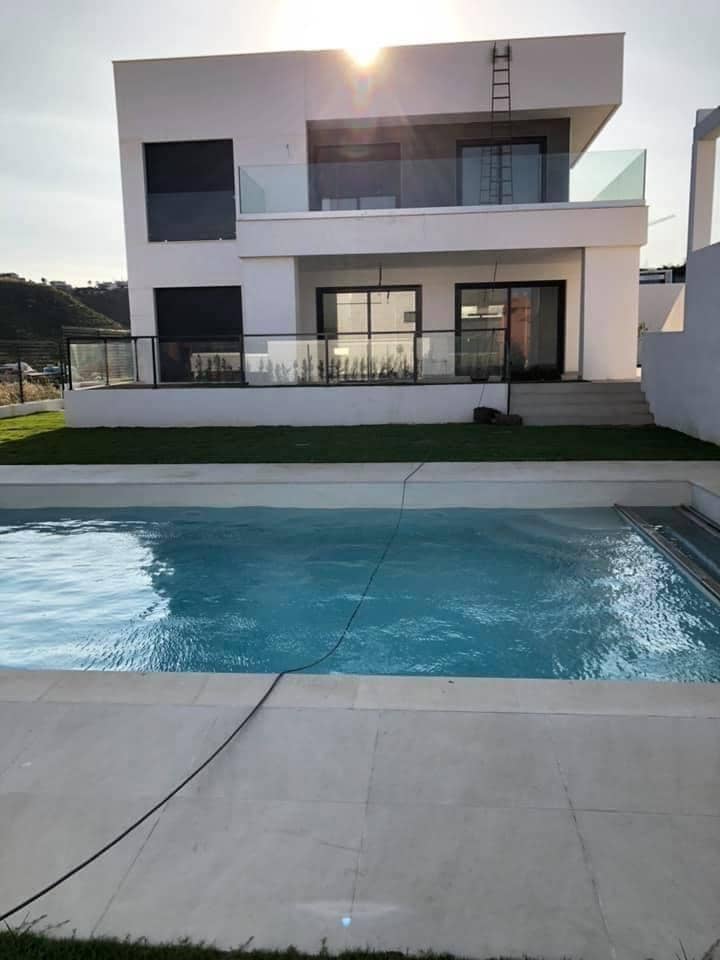 4 chambre Villa/Maison à vendre à La Duquesa / Puerto de la Duquesa avec piscine garage - 730 000 € (Ref: 9290183)