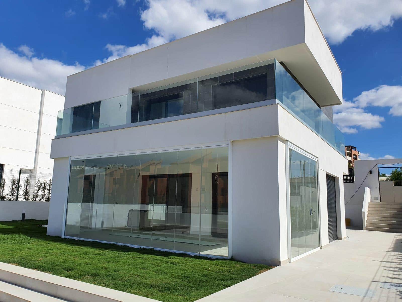 4 chambre Villa/Maison à vendre à La Duquesa / Puerto de la Duquesa avec piscine garage - 730 000 € (Ref: 9290183)