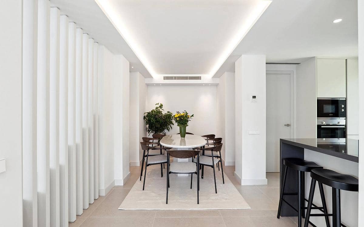 5 slaapkamer Villa te koop in Nueva Andalucia met zwembad - € 2.495.000 (Ref: 9298904)