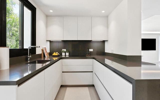 5 slaapkamer Villa te koop in Los Naranjos, Marbella met zwembad - € 2.495.000 (Ref: 9298904)