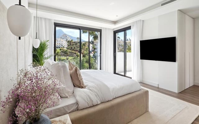 5 slaapkamer Villa te koop in Los Naranjos, Marbella met zwembad - € 2.495.000 (Ref: 9298904)