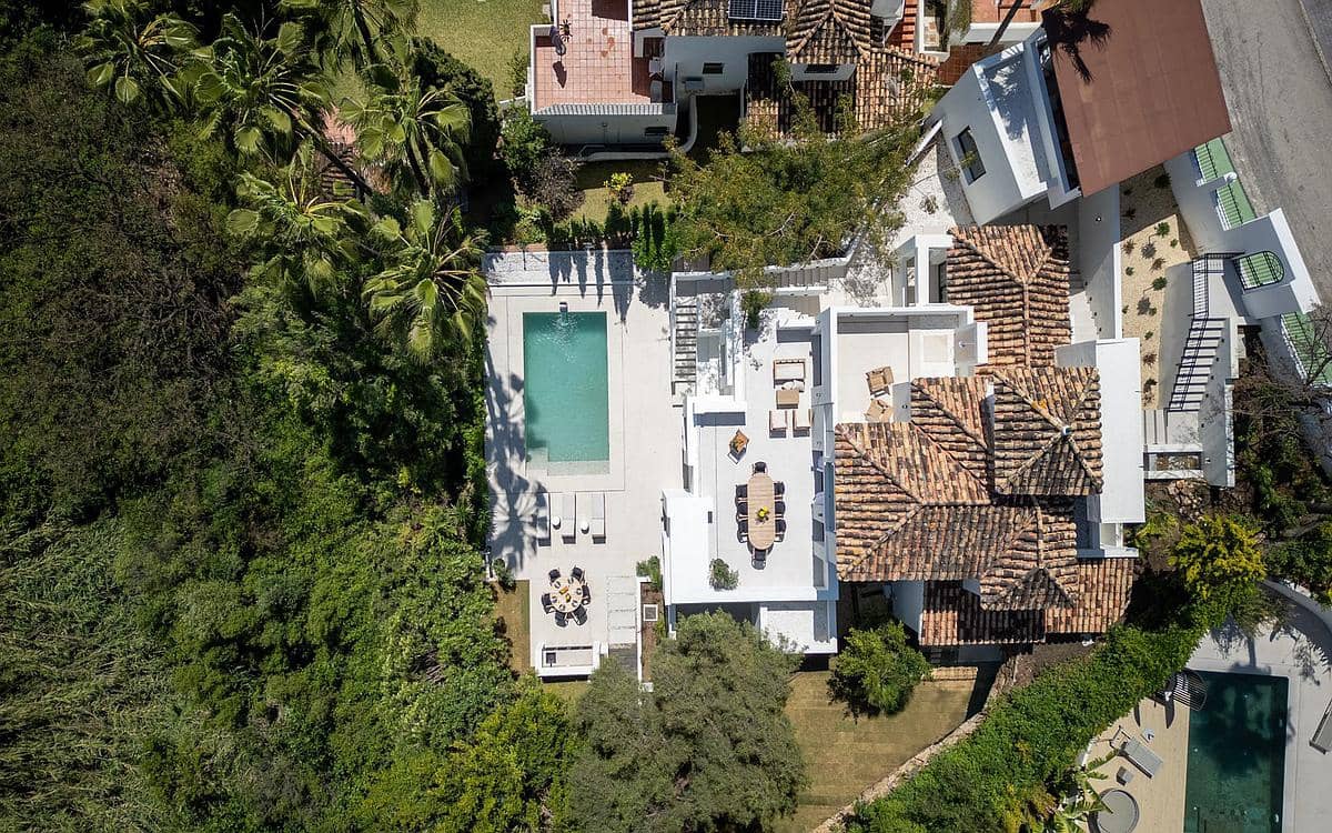 5 slaapkamer Villa te koop in Nueva Andalucia met zwembad - € 2.495.000 (Ref: 9298904)