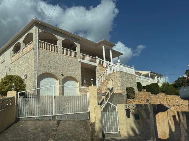 Chalet de 4 habitaciones en Coloma  , La Nucia en venta con piscina - 574.995 € (Ref: 9312644)