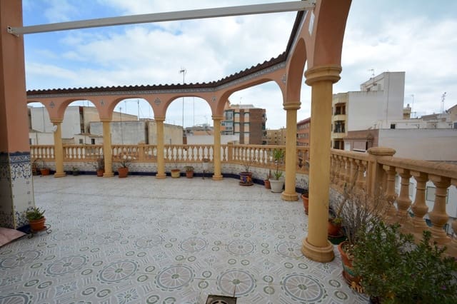 8 slaapkamer Villa te koop in Zona Pueblo, Guardamar del Segura met garage - € 800.000 (Ref: 9314679)
