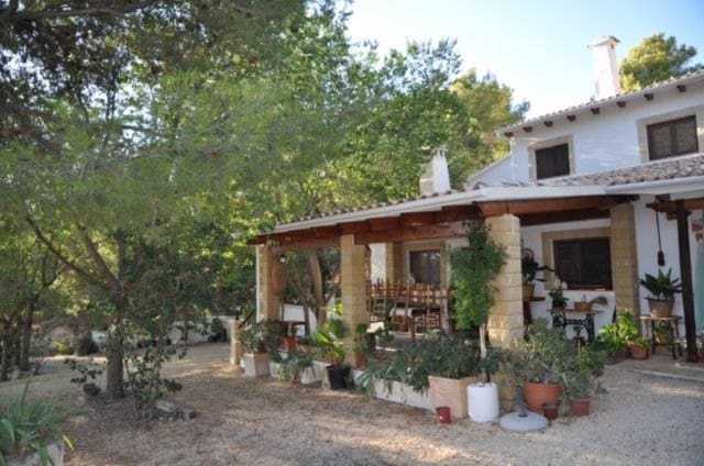 5 bedroom Finca/Country House for sale in Torremanzanas - € 750,000 (Ref: 9314682)