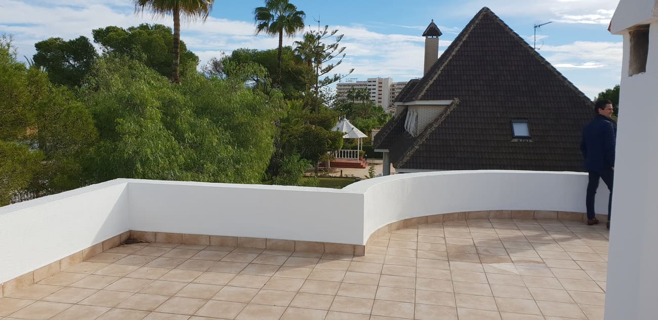 3 slaapkamer Villa te koop in La Zenia - € 750.000 (Ref: 9314683)