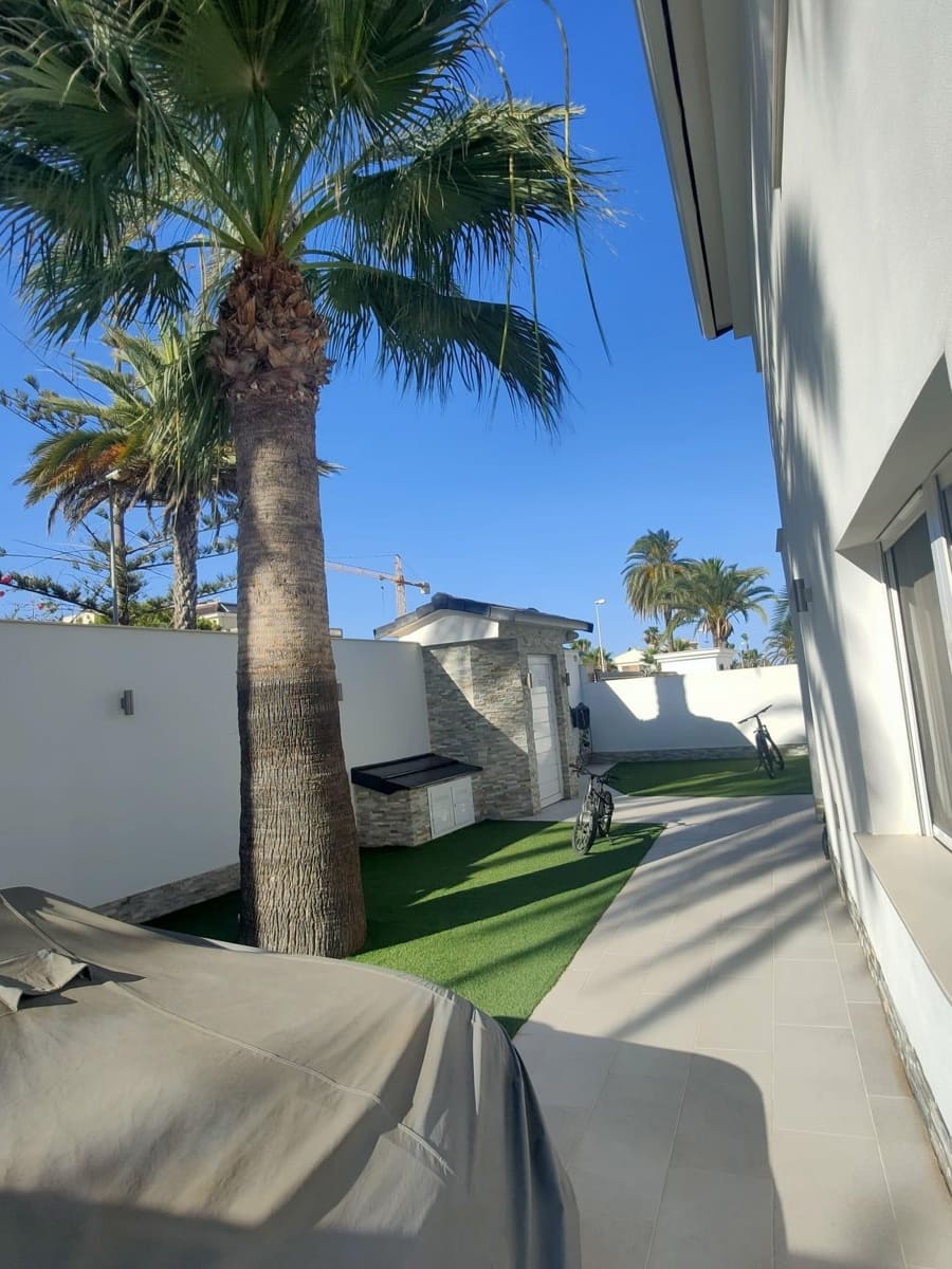 4 bedroom Villa for sale in Orihuela Costa with pool - € 1,300,000 (Ref: 9314688)