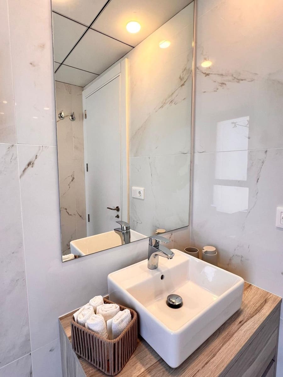 3 bedroom Apartment for sale in Benidorm with pool - € 879,000 (Ref: 9314698)