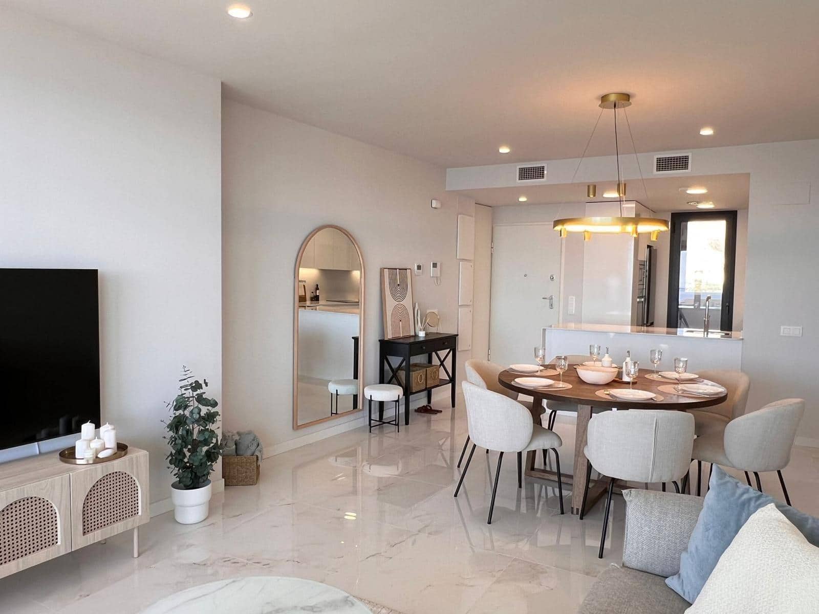 3 bedroom Apartment for sale in Benidorm with pool - € 879,000 (Ref: 9314698)