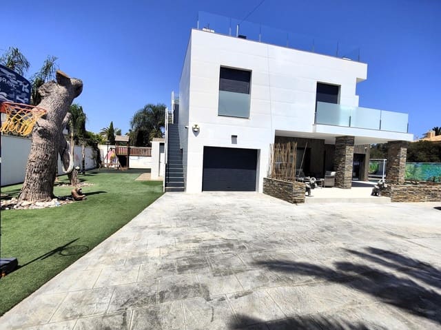 5 soveværelse Villa til salg i Cabo Roig, Orihuela med swimmingpool - € 1.559.900 (Ref: 9314699)