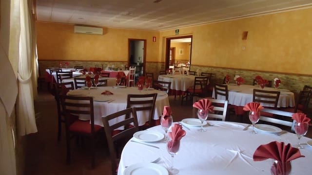 8 bedroom Commercial for sale in Fortuna - € 1,299,995 (Ref: 9314710)