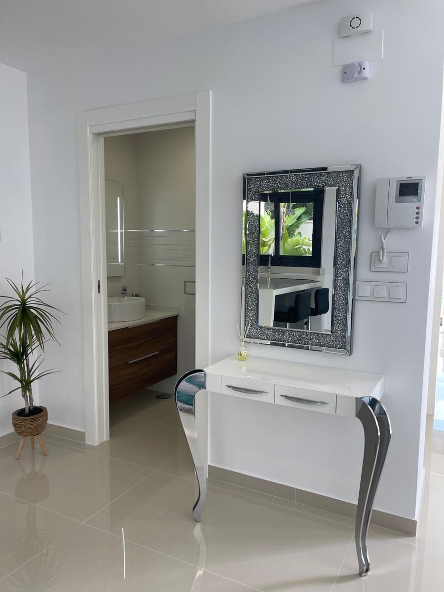 Chalet de 5 habitaciones en San Miguel de Salinas en venta con piscina - 995.000 € (Ref: 9314713)