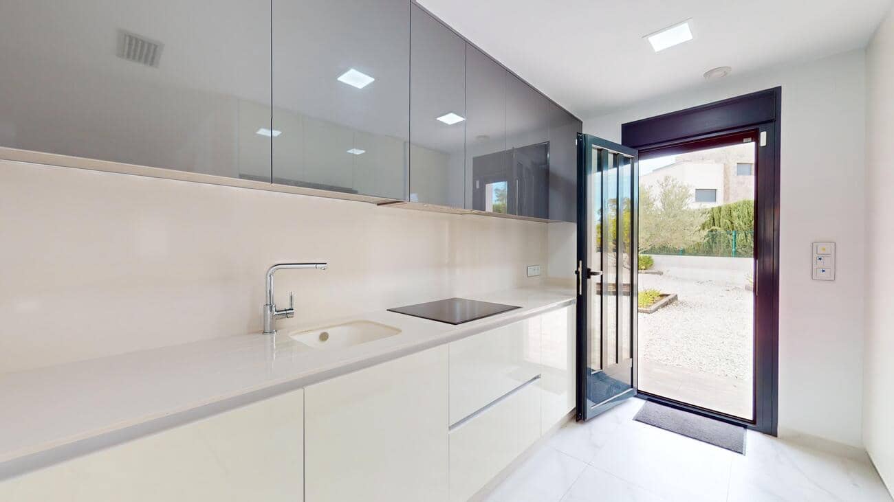 4 soveværelse Villa til salg i Playa Honda med garage - € 645.000 (Ref: 9314715)