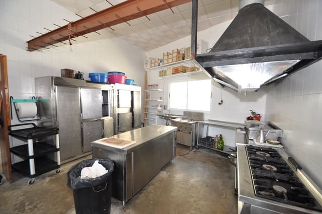 4 bedroom Commercial for sale in Abanilla with pool garage - € 2,799,995 (Ref: 9314718)