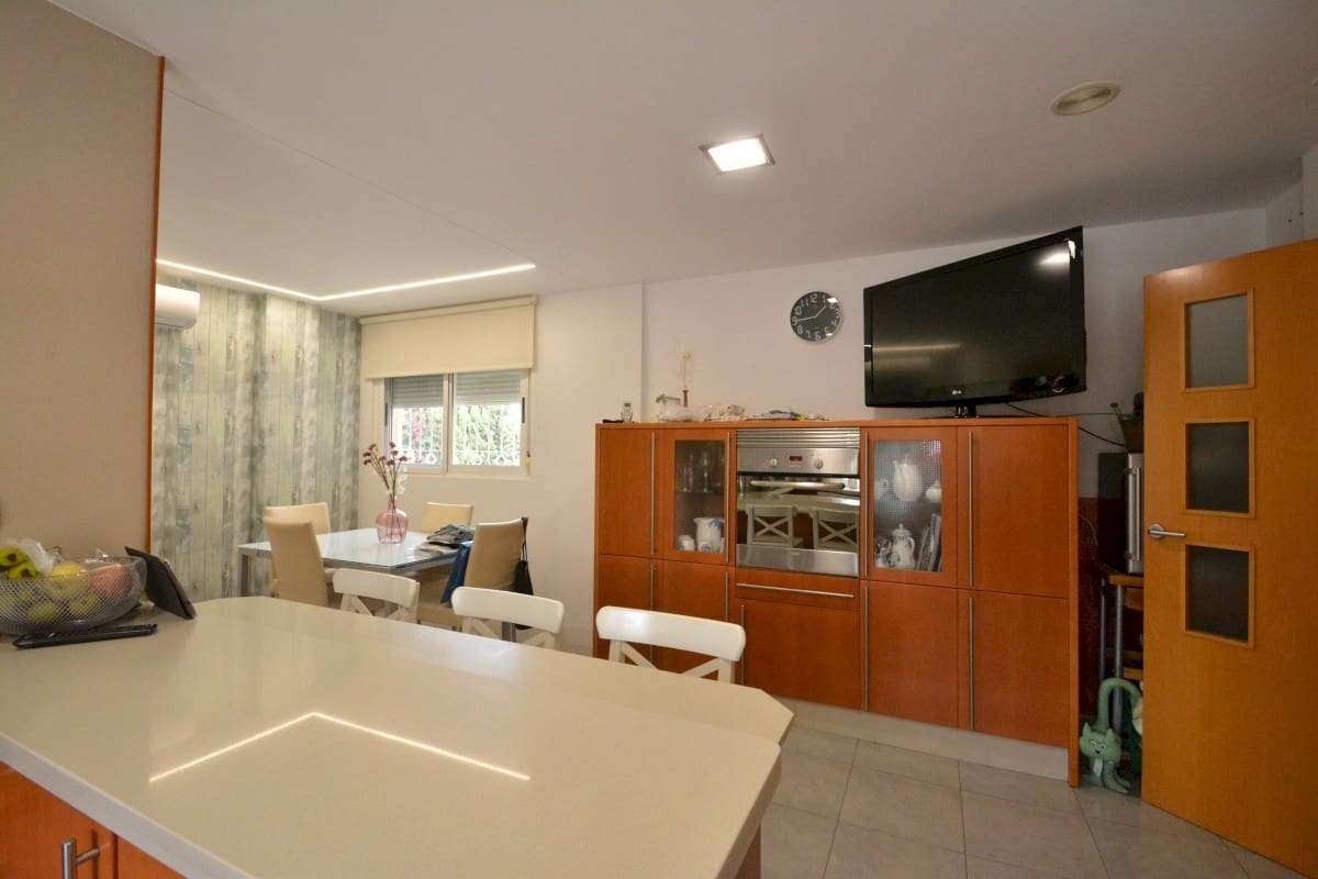 4 makuuhuone Maalaistalo myytävänä paikassa Almoradi mukana uima-altaan 
autotalli - 900 000 € (Ref: 9314724)