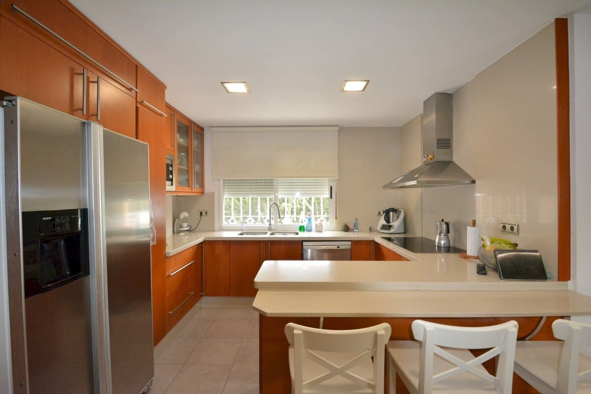 4 makuuhuone Maalaistalo myytävänä paikassa Almoradi mukana uima-altaan 
autotalli - 900 000 € (Ref: 9314724)