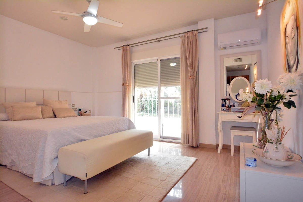 4 makuuhuone Maalaistalo myytävänä paikassa Almoradi mukana uima-altaan 
autotalli - 900 000 € (Ref: 9314724)