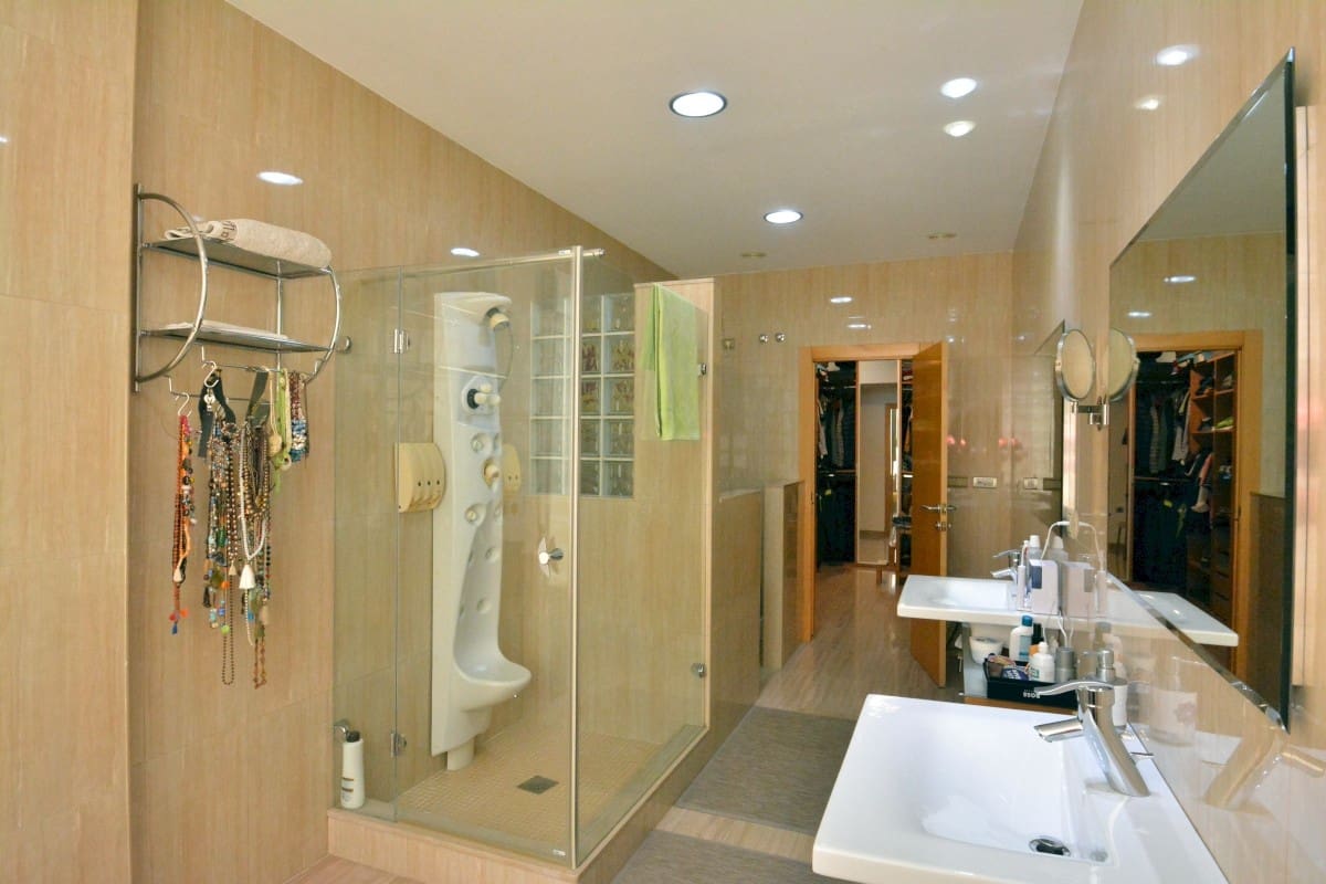 4 makuuhuone Maalaistalo myytävänä paikassa Almoradi mukana uima-altaan 
autotalli - 900 000 € (Ref: 9314724)