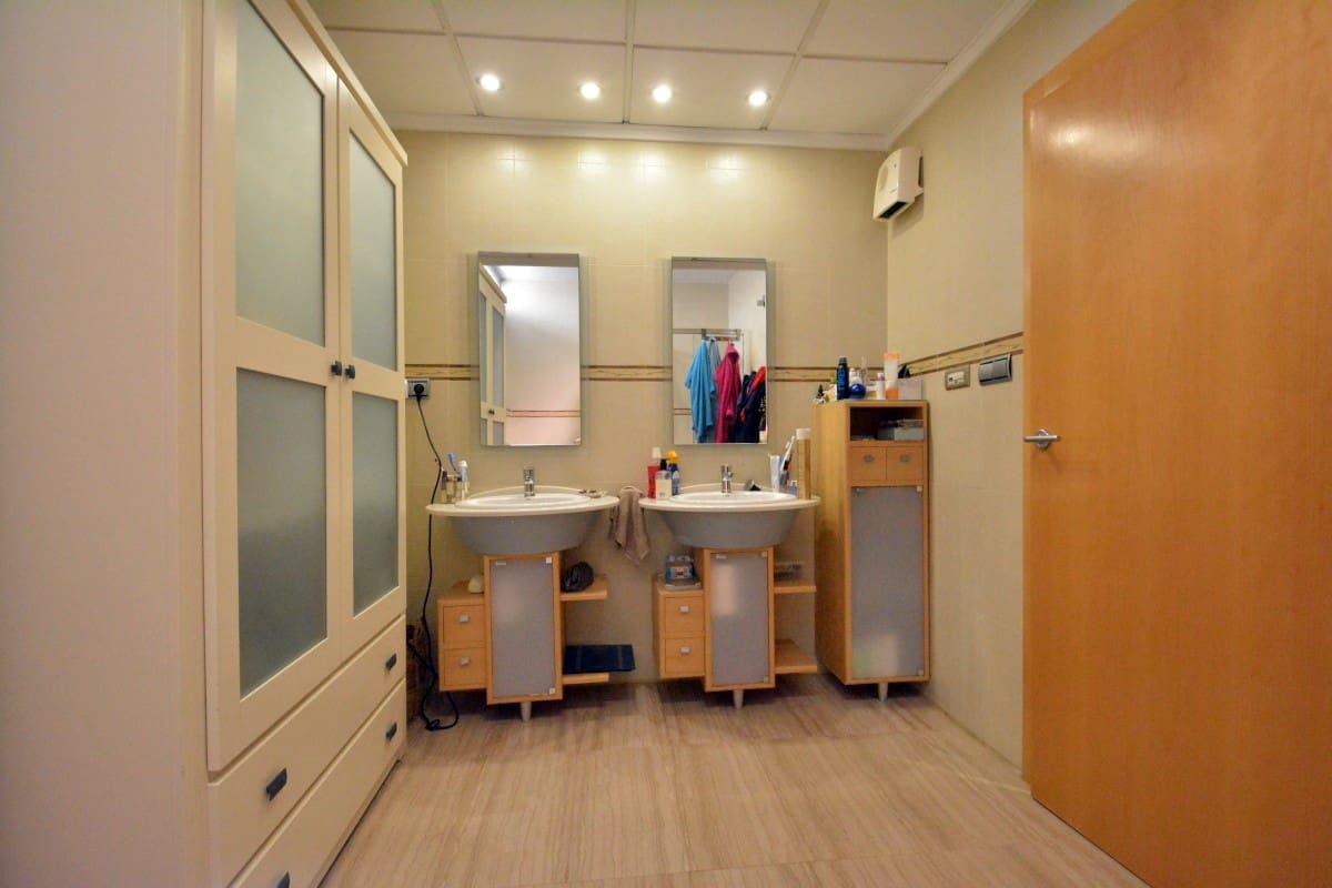 4 makuuhuone Maalaistalo myytävänä paikassa Almoradi mukana uima-altaan 
autotalli - 900 000 € (Ref: 9314724)