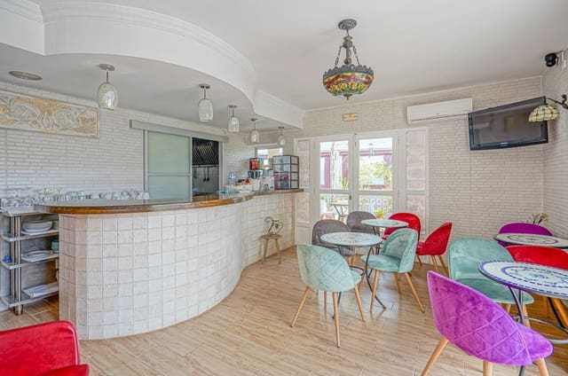 16 bedroom Commercial for sale in Canuta, Calpe / Calp with pool - € 1,050,000 (Ref: 9314730)