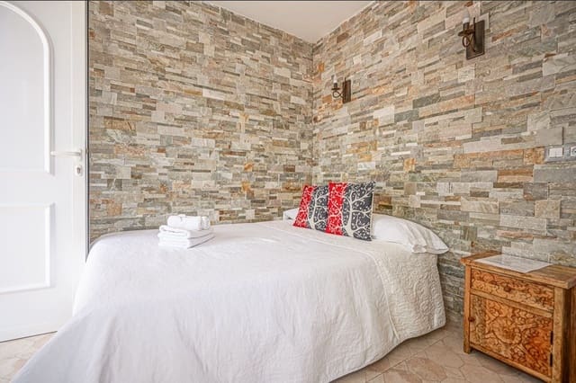 16 bedroom Commercial for sale in Canuta, Calpe / Calp with pool - € 1,050,000 (Ref: 9314730)