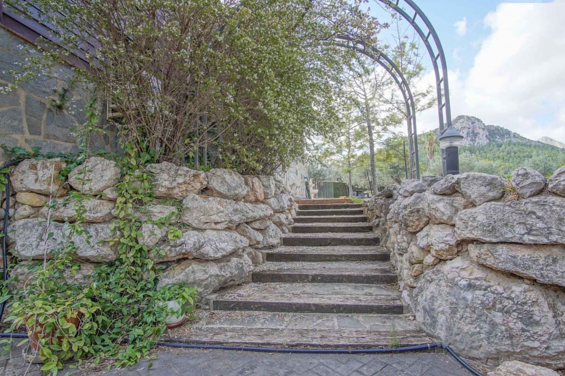 4 quarto Comercial para venda em Orba com piscina garagem - 980 000 € (Ref: 9314731)