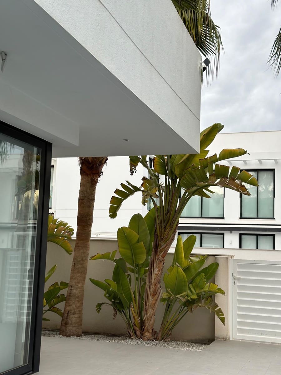 3 makuuhuone Huvila myytävänä paikassa Ciudad Quesada mukana uima-altaan - 650 000 € (Ref: 9314740)