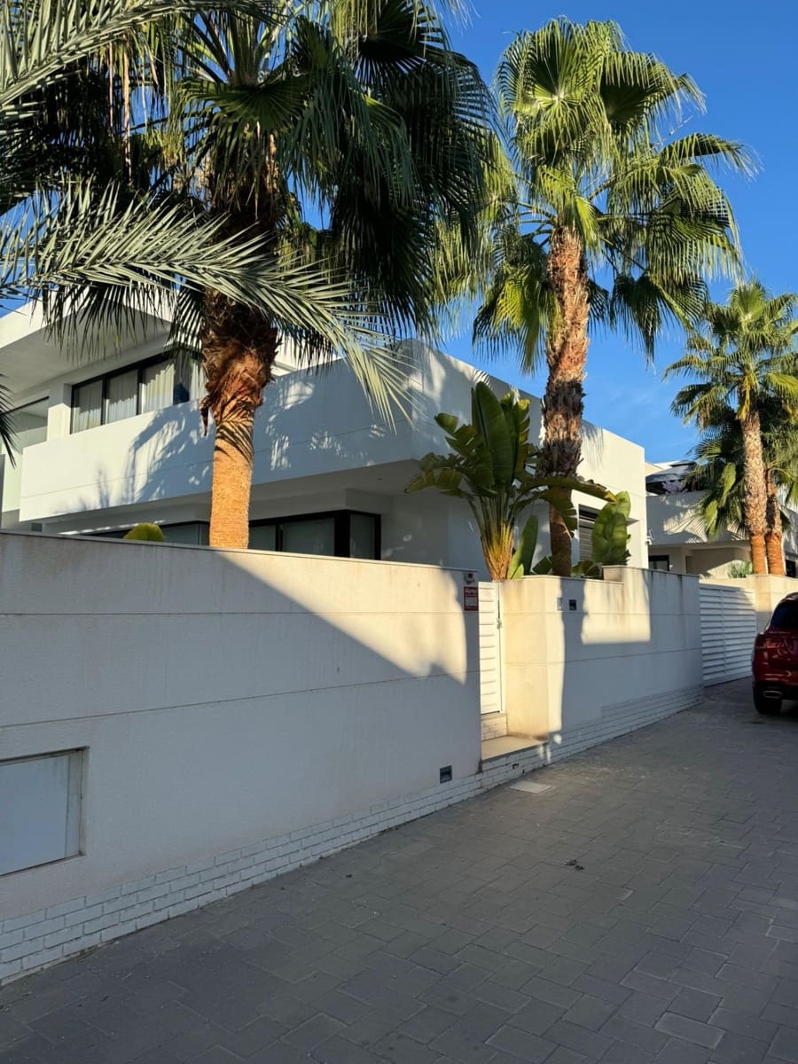 3 makuuhuone Huvila myytävänä paikassa Ciudad Quesada mukana uima-altaan - 650 000 € (Ref: 9314740)