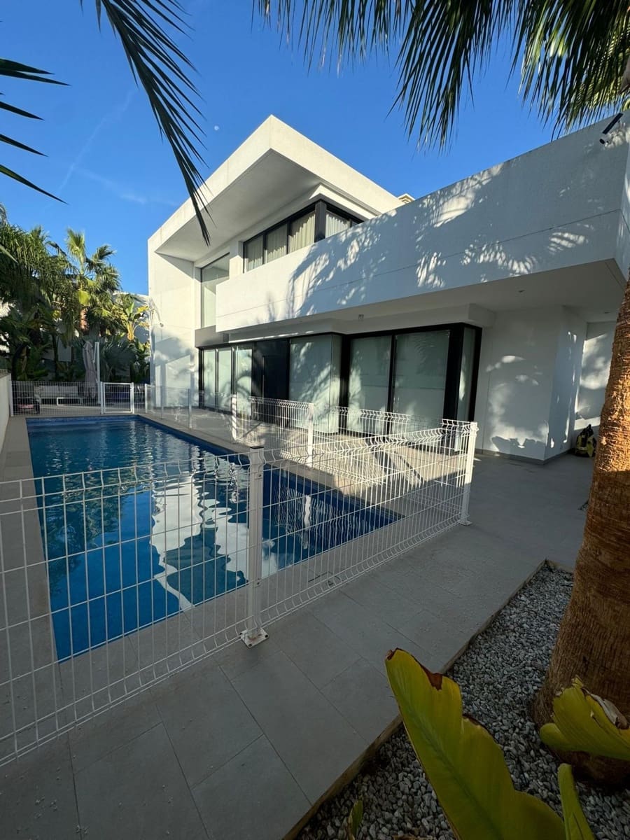 3 makuuhuone Huvila myytävänä paikassa Ciudad Quesada mukana uima-altaan - 650 000 € (Ref: 9314740)