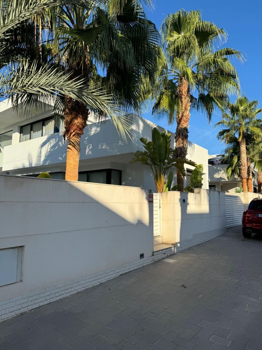 3 makuuhuone Huvila myytävänä paikassa Ciudad Quesada mukana uima-altaan - 650 000 € (Ref: 9314740)