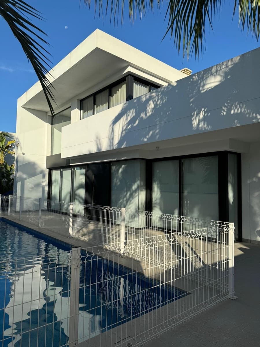 3 makuuhuone Huvila myytävänä paikassa Ciudad Quesada mukana uima-altaan - 650 000 € (Ref: 9314740)