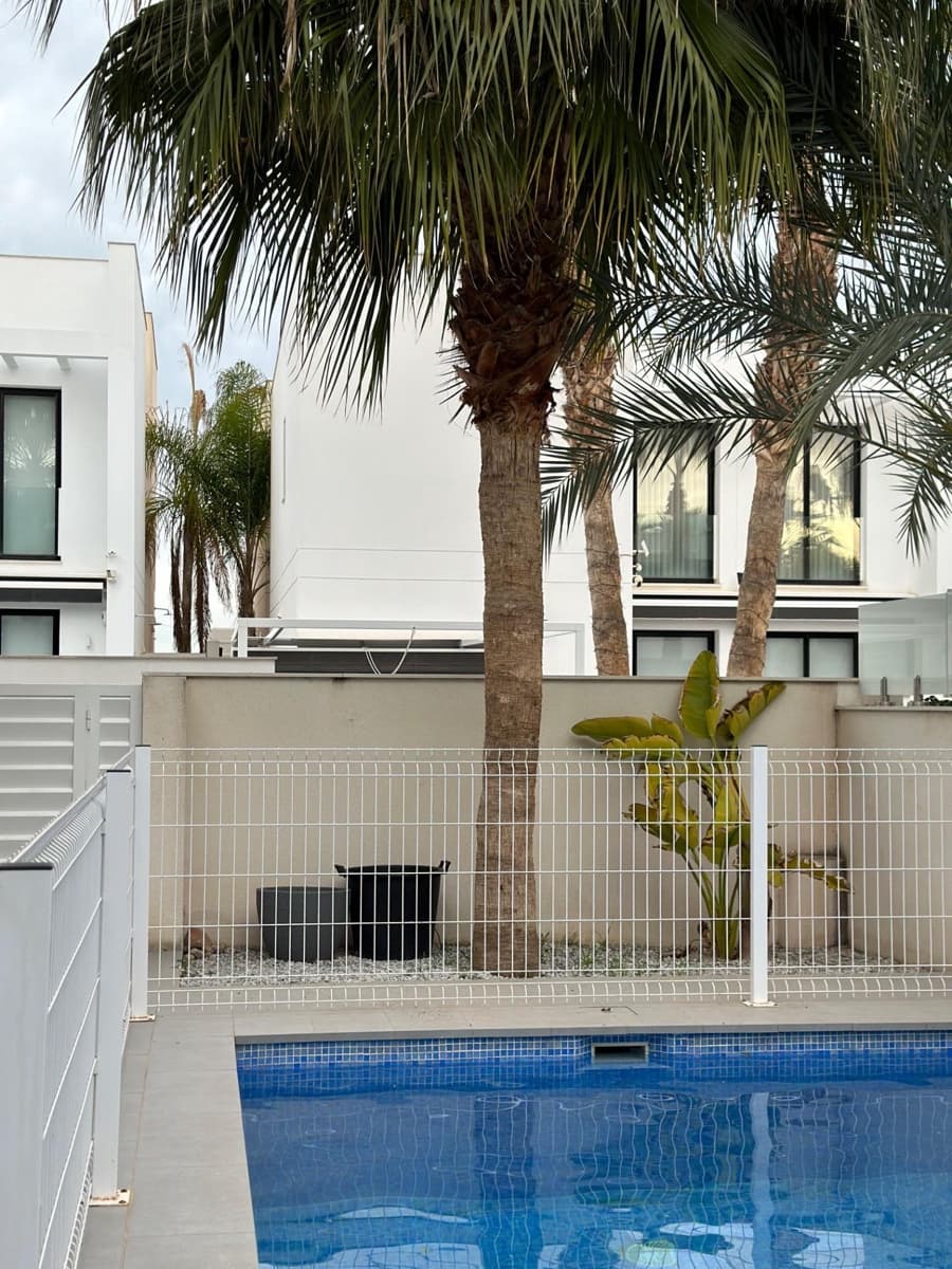 3 makuuhuone Huvila myytävänä paikassa Ciudad Quesada mukana uima-altaan - 650 000 € (Ref: 9314740)