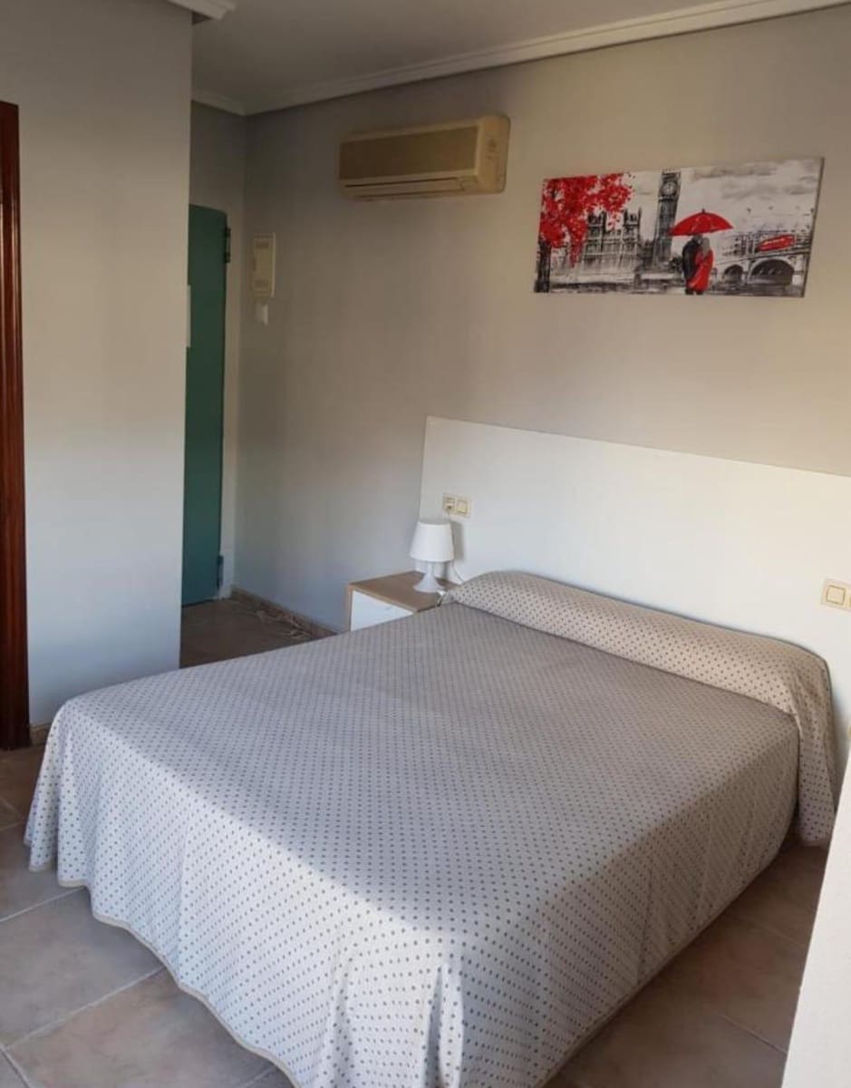 28 sypialnia Komercyjne na sprzedaż w Torrevieja - 2 150 000 € (Ref: 9314750)