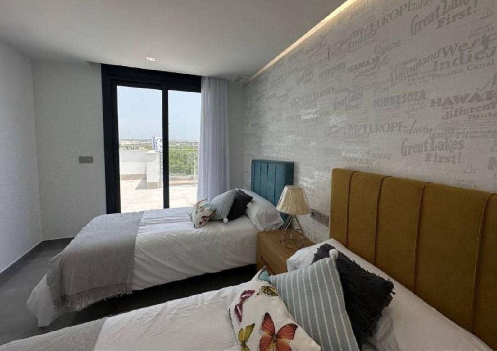 3 bedroom Villa for sale in Torrevieja with pool - € 690,000 (Ref: 9314758)