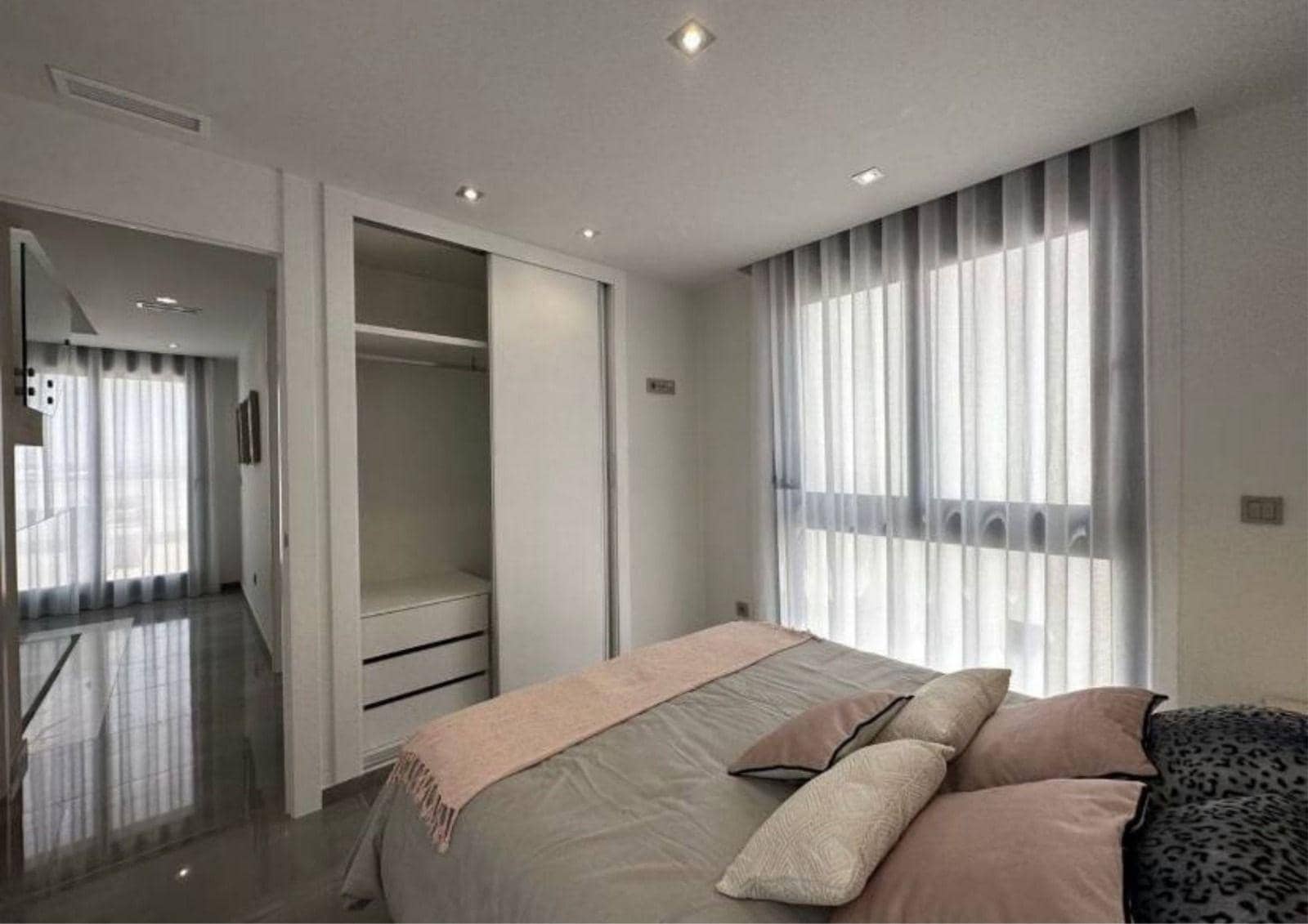 3 bedroom Villa for sale in Torrevieja with pool - € 690,000 (Ref: 9314758)