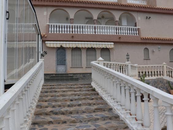 4 sypialnia Willa na sprzedaż w La Manga del Mar Menor z basenem - 700 000 € (Ref: 9314771)